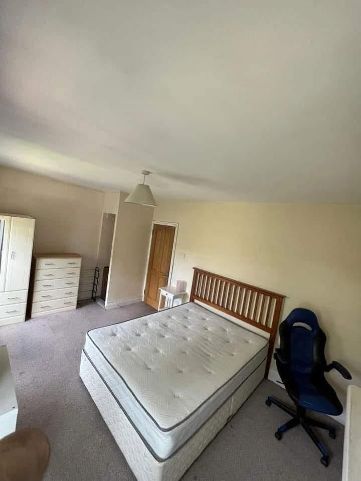 VAGA UNISSEX – ENTRADA IMEDIATA – DUBLIN 11